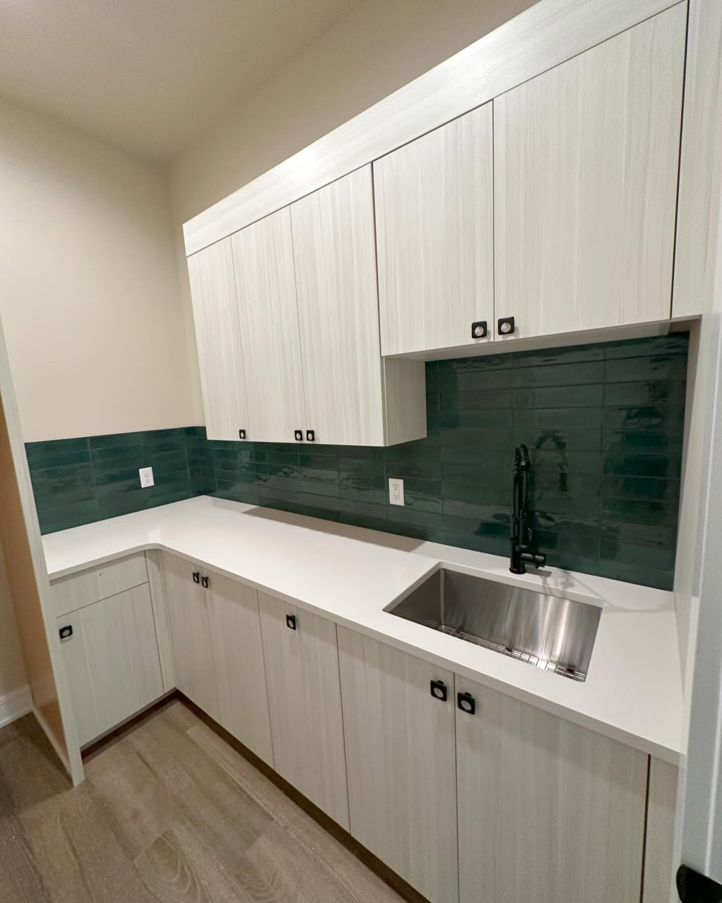 Emerald green kitchen backsplash