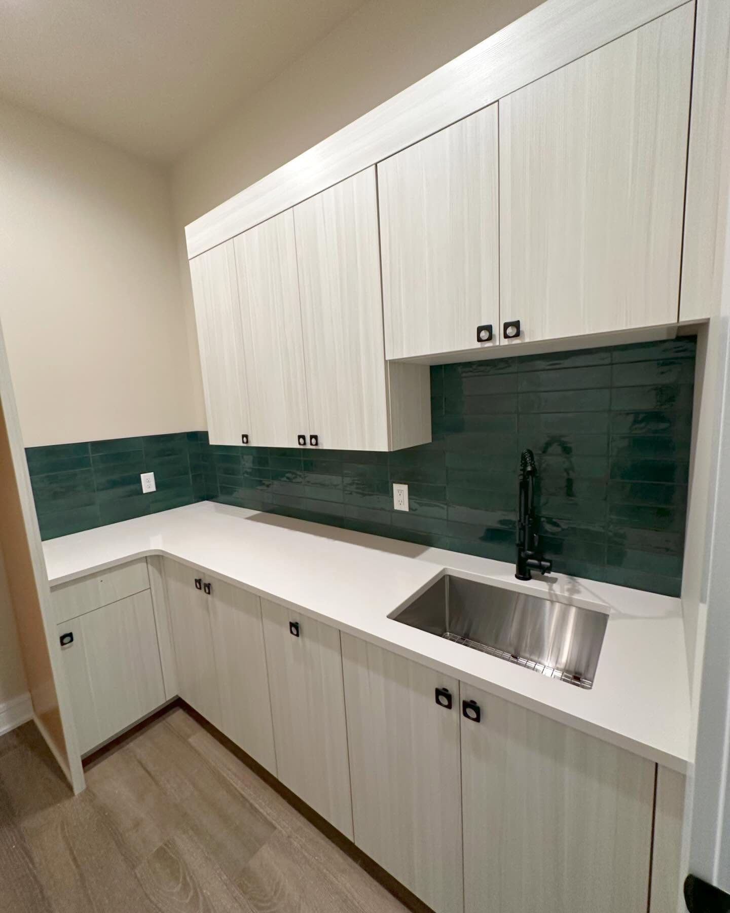 Emerald green kitchen backsplash